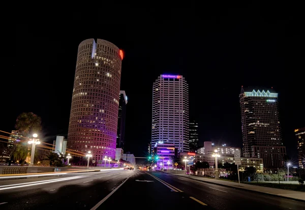 Downtown tampa florida skyline di notte — Foto Stock