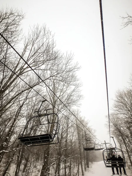 Abstrakt scener på ski resort under snöstorm — Stockfoto