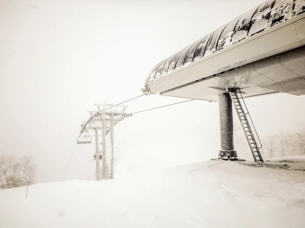 Cenas abstratas na estação de esqui durante tempestade de neve — Fotografia de Stock