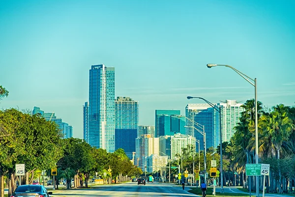 Miami Florida città skyline mattina con cielo blu — Foto Stock