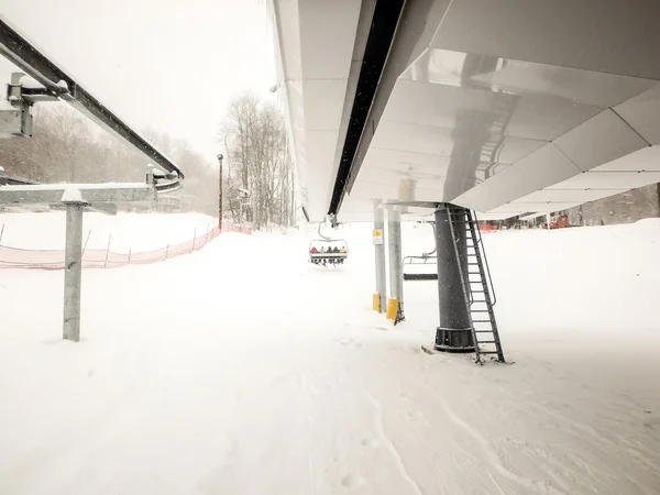 Abstrakte Szenen im Skigebiet bei Schneesturm — Stockfoto