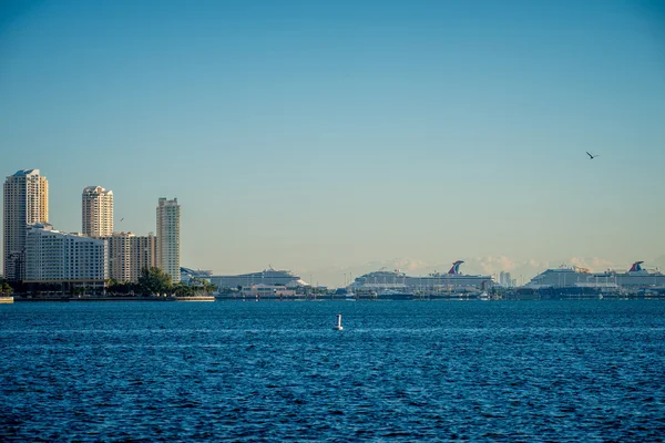 Miami Florida città skyline mattina con cielo blu — Foto Stock