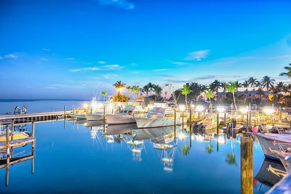 Florida Keys rybářské lodě v tropické tyrkysově modrou vodou — Stock fotografie