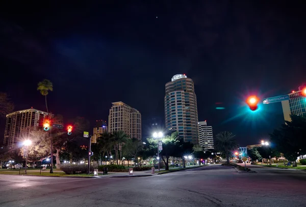 佛罗里达州圣彼得斯堡城市天际线和滨水夜间 — 图库照片