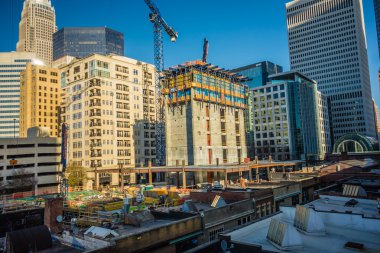 yapım aşamasında büyük şehirlerde binalar