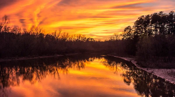 Orange sunset over lake — Stock Photo, Image