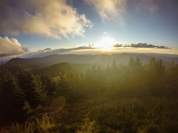 Vista panoramica al tramonto sulla cima del monte Mitchell — Foto Stock