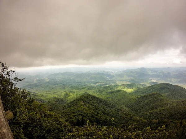 Scener längs appalachian trail i rökiga bergen north carolina — Stockfoto