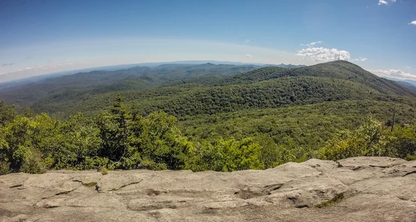 Hauteurs de balise bleu crête montagnes nord carolina — Photo