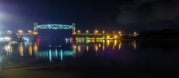 Nehir kenarında kurulu yürümek sahneleri wilmington nc geceleri — Stok fotoğraf