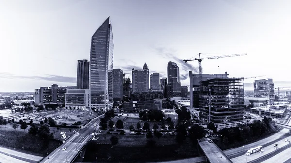 Vista aérea ao nascer do sol sobre charlotte carolina do norte — Fotografia de Stock