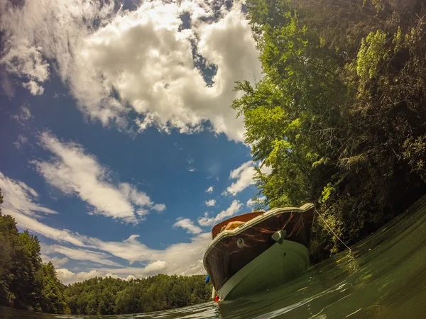 Boating on a lake in the mountains — Stock Photo, Image