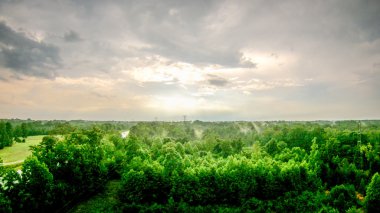 Günbatımı gökyüzü ve bulutlar Güney Carolina üzerinde