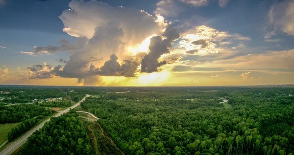 Ciel et nuages coucher de soleil paysage au-dessus de la Caroline du Sud york — Photo
