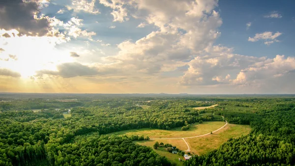 Günbatımı gökyüzü ve bulutlar Güney Carolina üzerinde — Stok fotoğraf