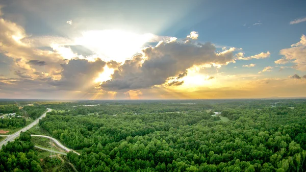 Lucht en bewolkt zonsondergang landschap boven jork zuid Carolina — Stockfoto