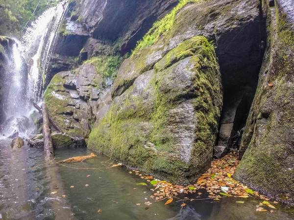 Waterfalls in the mountains on lake jocassee south carolina — Stock Photo, Image