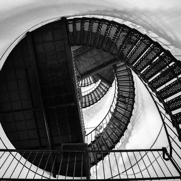 Escada em espiral para o topo do farol ilha de caça — Fotografia de Stock