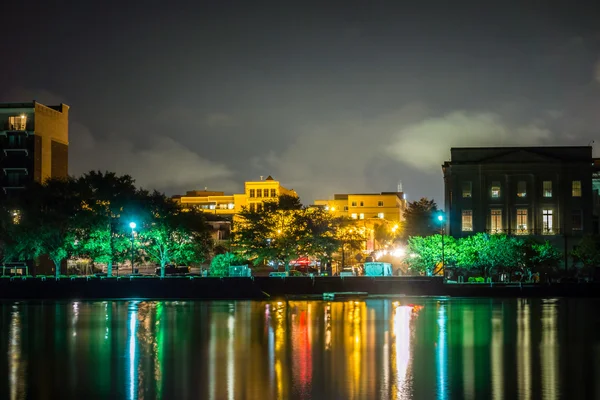 Riverfront board walk scenes in wilmington nc at night — Stock Photo, Image