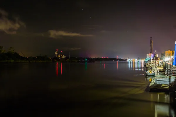 Riverfront board walk scenes in wilmington nc at night — Stock Photo, Image