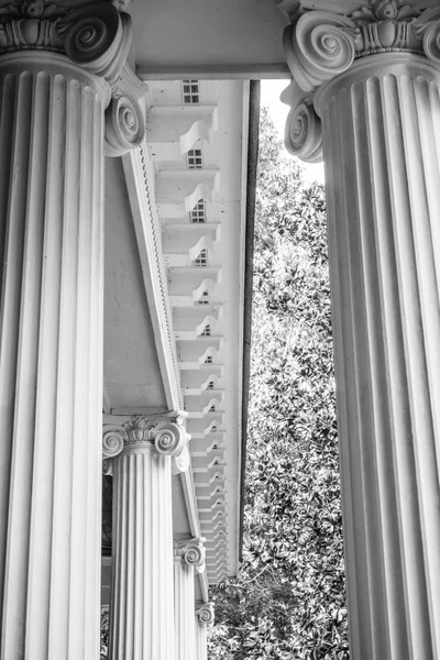 Classic colonial architectural details — Stock Photo, Image