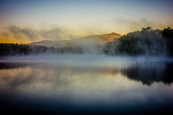 Grand-père Montagne Lever du Soleil Réflexions sur Julian Price Lac en — Photo