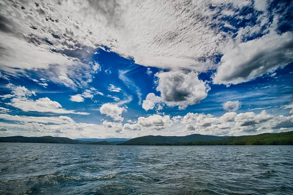 Hermosas escenas de paisaje en el lago jocassee sur carolina — Foto de Stock