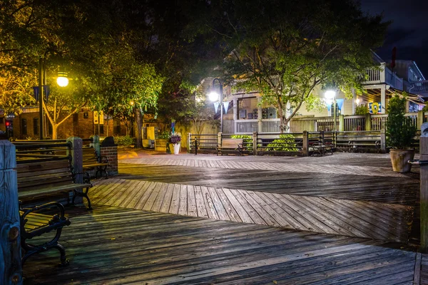 Riverfront board walk scenes in wilmington nc at night — Stock Photo, Image