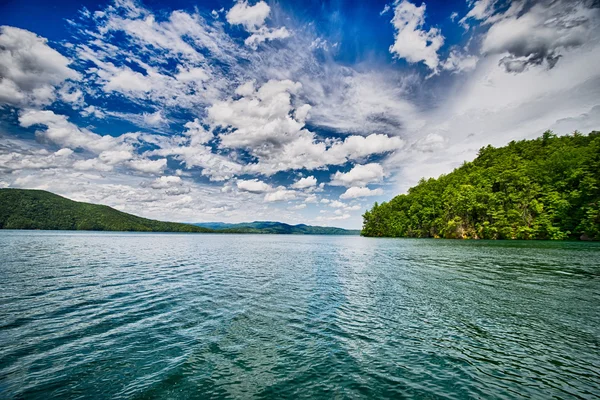 Belles scènes de paysage au lac jocassee carolina sud — Photo