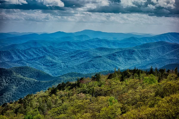 Conducir por vistas a lo largo de Blue Ridge Parkway — Foto de Stock