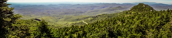 北カロライナのピークを許容する自然歩道のシーン — ストック写真
