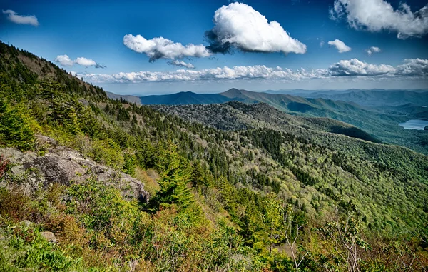 Driving by overlooks along blue ridge parkway — Stock Photo, Image