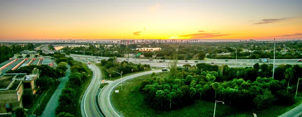 Nascer do sol sobre miami cidade florida — Fotografia de Stock