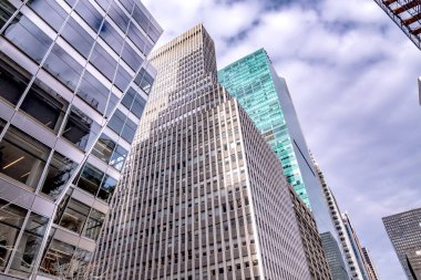 Manhattan New York 'un ufuk çizgisine bakıyorum. 