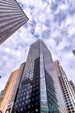 Manhattan New York 'un ufuk çizgisine bakıyorum. 