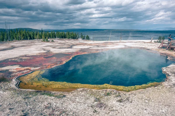 Gorące Źródło Termalne Abyss Pool Parku Narodowym Yellowstone Obszar Basenu — Zdjęcie stockowe