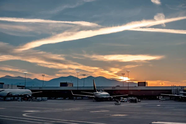 Flying Rockies Airplane Salt Lake City Sunset — Foto Stock