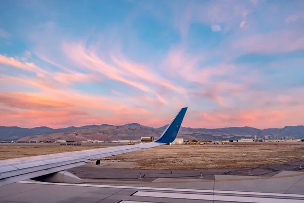 Flying Rockies Airplane Salt Lake City Sunset — Foto Stock