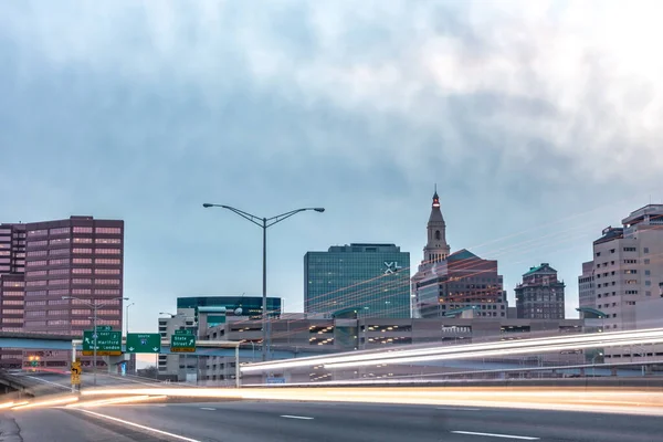 Hartford Connecticut Pendelen Bij Zonsondergang Lange Blootstelling — Stockfoto