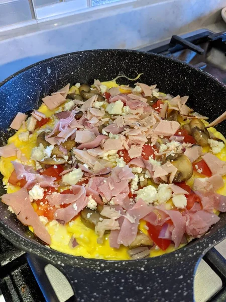 Omelet Vaření Frypan Top View — Stock fotografie