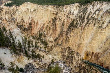 Yellowstone Ulusal Parkı 'nda Lower Yellowstone Falls 