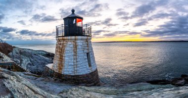 Castle Hill Lighthous 'da günbatımı. Newport, Rhode Island