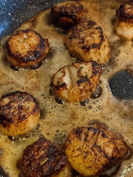 Vieiras Fritas Con Salsa Mantequilla — Foto de Stock