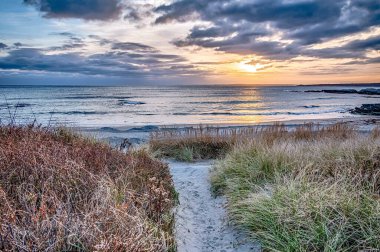 Castle Hill fenerindeki Newport Rhode Adası 'nda gün batımı