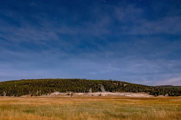 Notte Foto Vecchi Geisers Fedeli Nel Parco Nazionale Yellowstone — Foto Stock