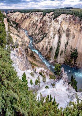 Yellowstone Ulusal Parkı 'nda Lower Yellowstone Falls 
