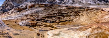 Yellowstone 'daki Mamut Kaplıcaları' nın güzel manzarası