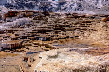 Yellowstone 'daki Mamut Kaplıcaları' nın güzel manzarası