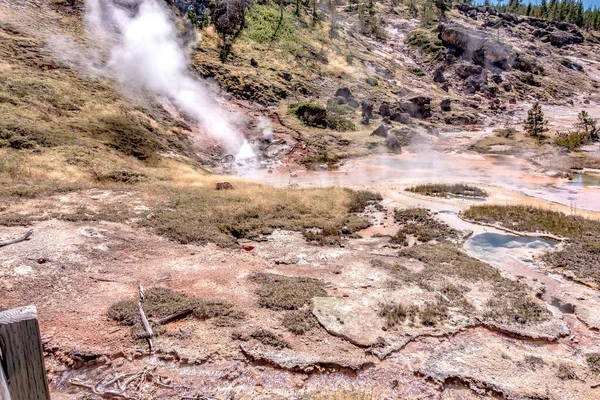 Erupción Del Viejo Géiser Fiel Parque Yellowstone Nationl — Foto de Stock