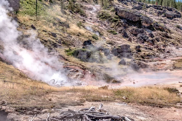 Erupción Del Viejo Géiser Fiel Parque Yellowstone Nationl —  Fotos de Stock